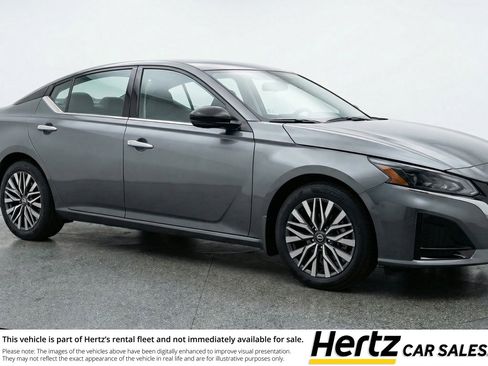 Used 2025 Nissan Altima 2.5 SV image 1