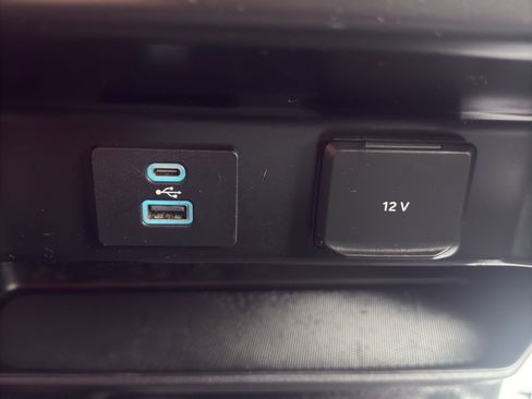 Used 2021 Ford F150 XLT image 19