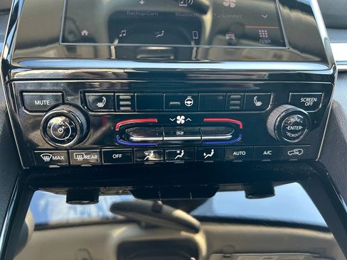 Certified 2023 Jeep Grand Cherokee Laredo w/ Luxury Tech Group I image 14