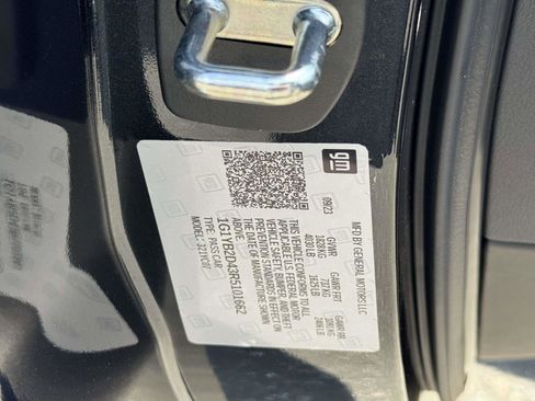 Used 2024 Chevrolet Corvette Stingray Preferred Cpe w/ Battery Protection Package RWD image 14