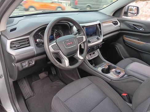 Used 2023 GMC Acadia SLE image 11