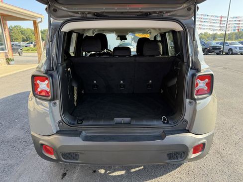 Used 2022 Jeep Renegade Sport w/ Sport Appearance Group AWD/4WD image 6