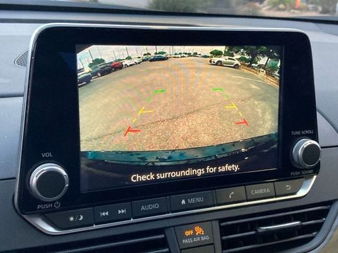 Used 2025 Nissan Altima 2.5 SV image 21