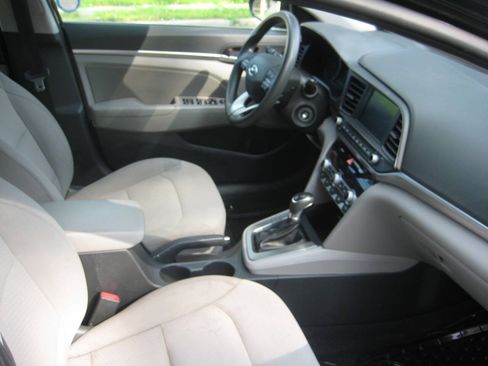 Used 2020 Hyundai Elantra SEL FWD image 14