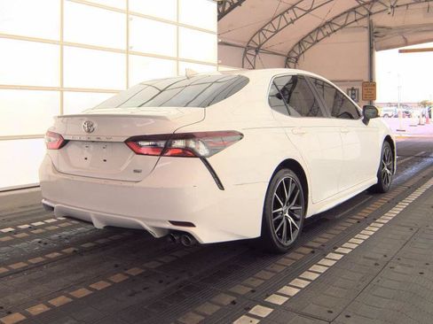 Used 2021 Toyota Camry SE FWD image 4