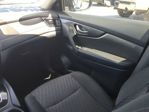 Used 2019 Nissan Rogue S w/ Special Edition Package FWD image 17