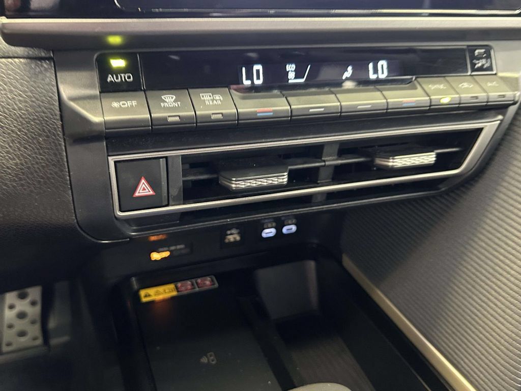 Certified 2025 Toyota Camry SE FWD image 24