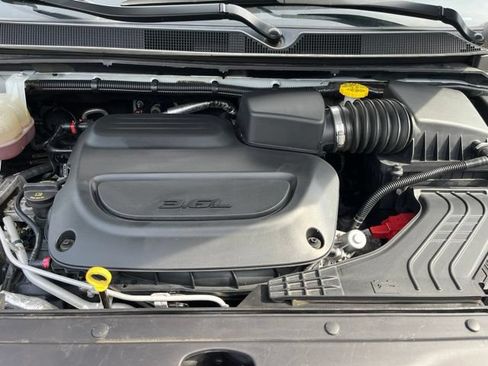 Used 2023 Chrysler Pacifica Touring-L FWD image 35