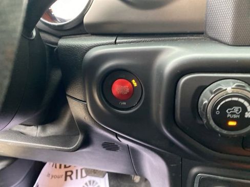 Used 2021 Jeep Wrangler Sport image 31