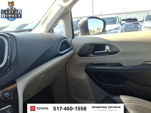 Used 2023 Chrysler Pacifica Touring-L FWD image 20