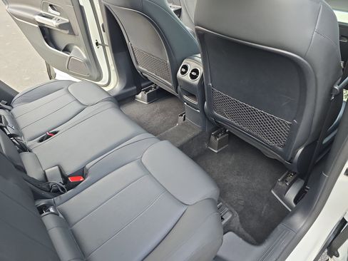 Certified 2023 Mercedes-Benz GLB 250 image 11