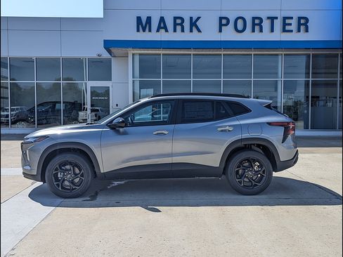 New 2026 Chevrolet Trax LT w/ Midnight Edition FWD image 9