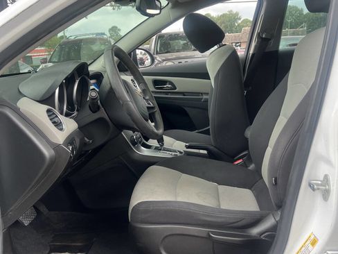 Used 2013 Chevrolet Cruze LS image 7