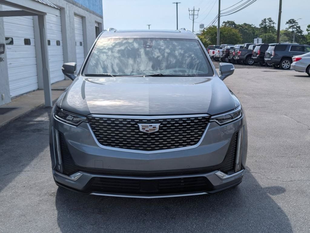 Used 2021 Cadillac XT6 Premium Luxury w/ Platinum Package FWD image 2
