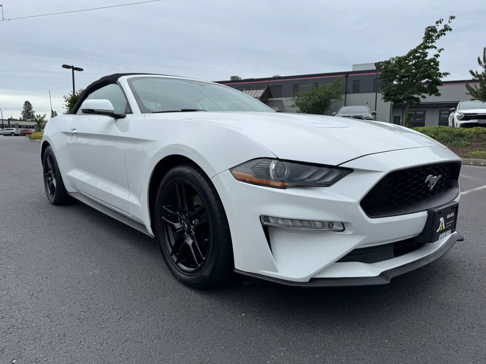 Used 2020 Ford Mustang Premium RWD image 3