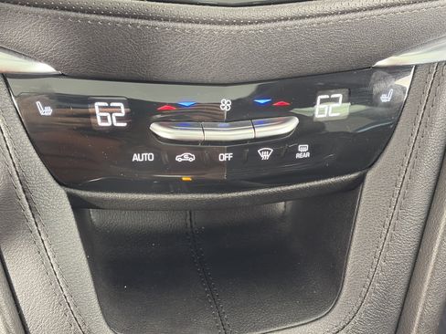 Certified 2024 Cadillac XT6 Luxury AWD/4WD image 27