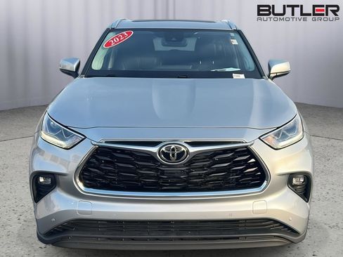 Used 2023 Toyota Highlander Limited FWD image 9
