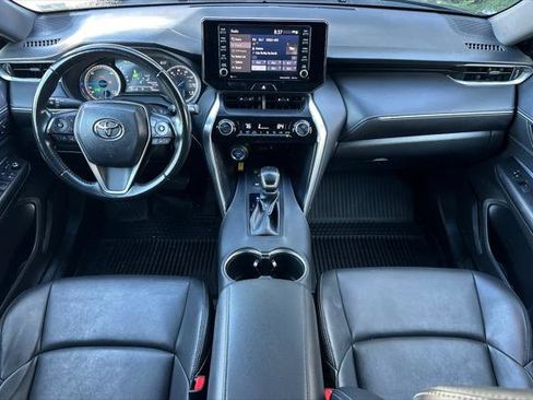 Certified 2022 Toyota Venza XLE image 3