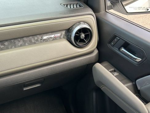 Used 2025 Chevrolet Colorado ZR2 AWD/4WD image 19