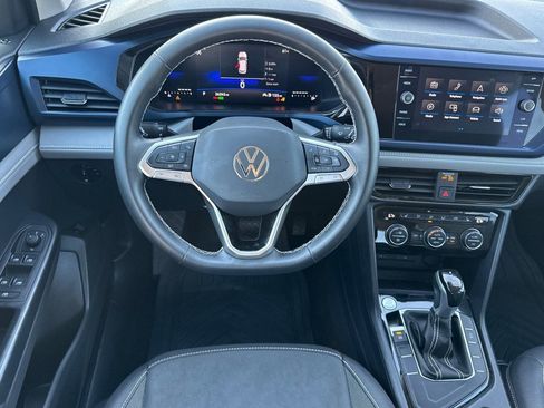 Used 2024 Volkswagen Taos SE image 29