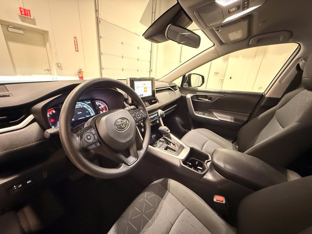Used 2025 Toyota RAV4 XLE FWD image 17