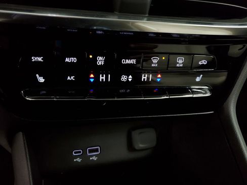 Used 2024 Buick Encore GX Avenir w/ Avenir Convenience Package image 16