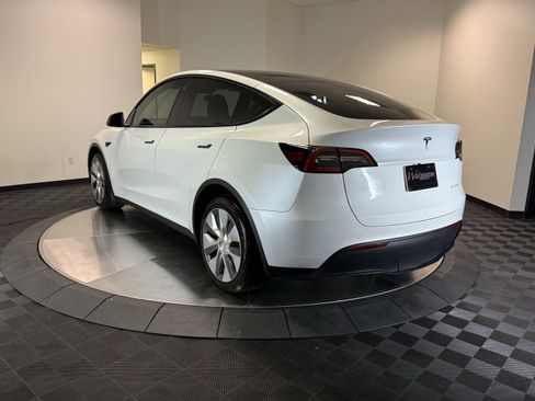 Used 2023 Tesla Model Y Long Range AWD/4WD image 5