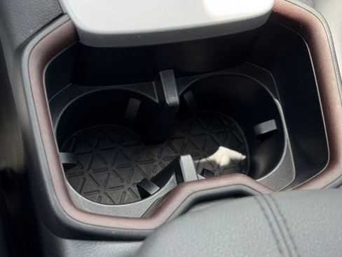 Used 2022 Toyota RAV4 Limited AWD/4WD image 21