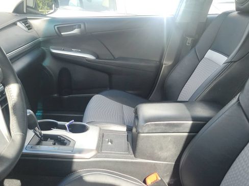Used 2014 Toyota Camry SE FWD image 3