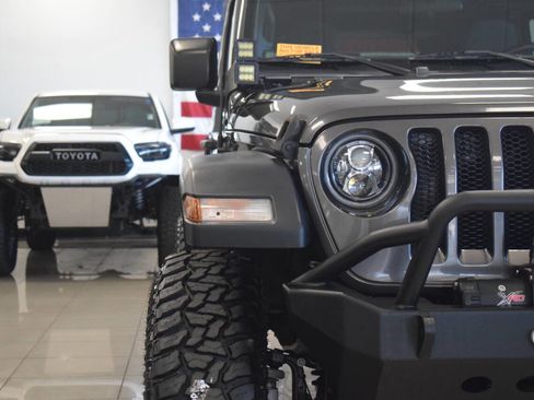 Used 2018 Jeep Wrangler Unlimited Sport S AWD/4WD image 9