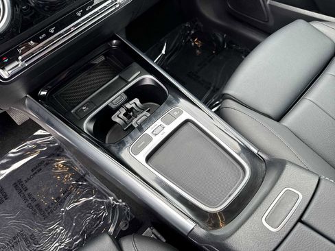 Used 2025 Mercedes-Benz GLA 250 image 21