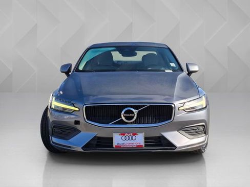 Used 2020 Volvo S60 T5 Momentum image 2