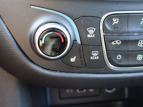Used 2024 Chevrolet Equinox LT FWD image 27