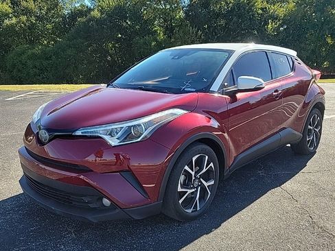 Used 2018 Toyota C-HR XLE image 3