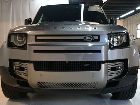 Used 2023 Land Rover Defender 110 X-Dynamic SE image 12