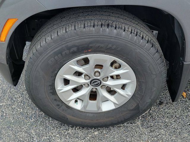 Used 2024 Nissan Frontier SV RWD image 8