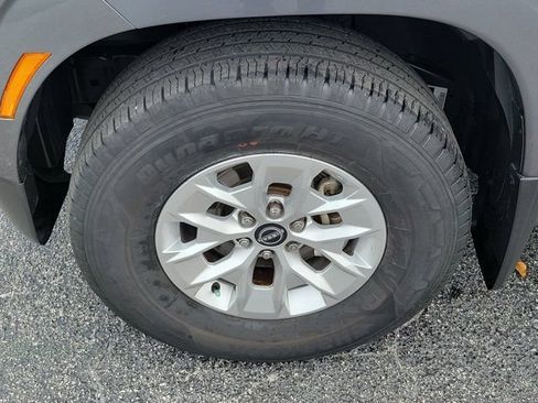 Used 2024 Nissan Frontier SV RWD image 8