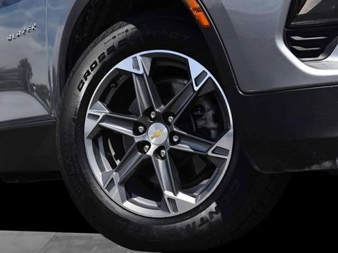 Used 2025 Chevrolet Blazer LT AWD/4WD image 3