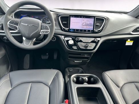New 2026 Chrysler Pacifica Select image 10