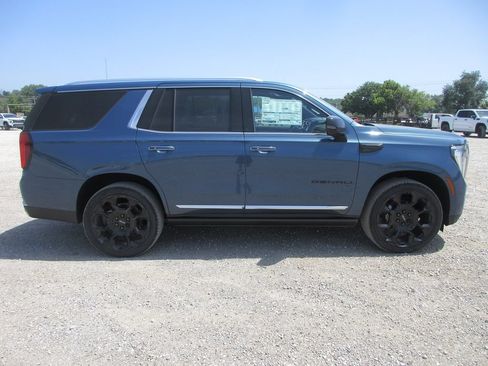 New 2026 GMC Yukon Denali w/ Denali Reserve Package AWD/4WD image 3
