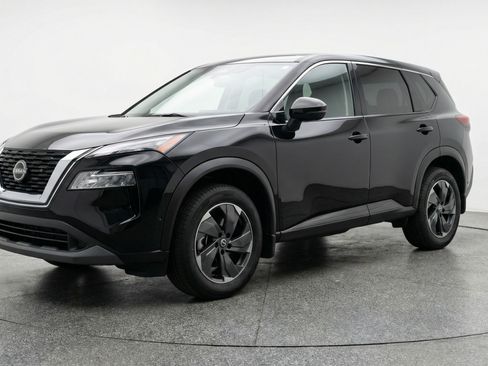 Used 2025 Nissan Rogue SV AWD/4WD image 3