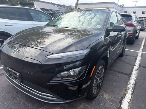 Used 2023 Hyundai Kona SE w/ Cargo Package FWD image 11