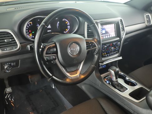 Used 2021 Jeep Grand Cherokee Laredo image 12