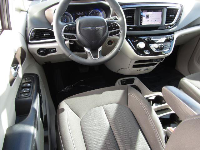 Used 2023 Chrysler Voyager LX FWD image 2