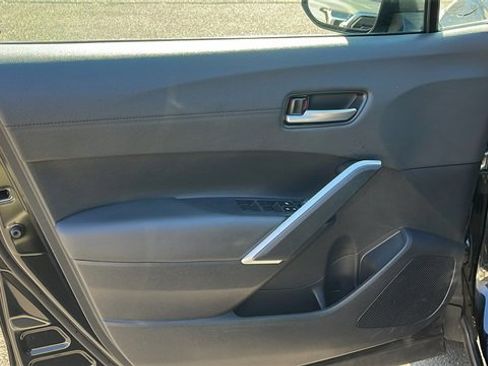 Used 2025 Toyota Corolla Cross XLE image 8