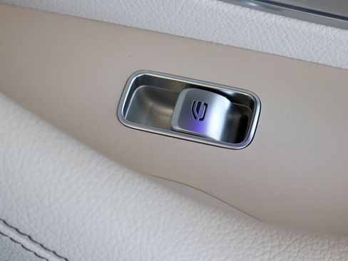 Used 2023 Mercedes-Benz GLS 450 4MATIC image 42