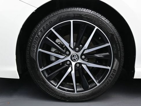 Used 2023 Toyota Camry SE image 9