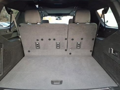 Used 2022 Chevrolet Suburban LT w/ LT Signature Package image 21