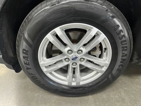 Used 2023 Ford Explorer XLT w/ Equipment Group 202A AWD/4WD image 27