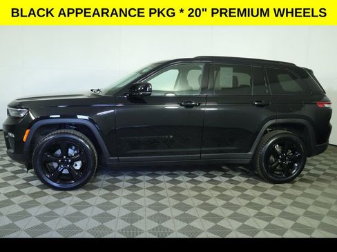 Used 2023 Jeep Grand Cherokee Limited w/ Black Appearance Package image 10